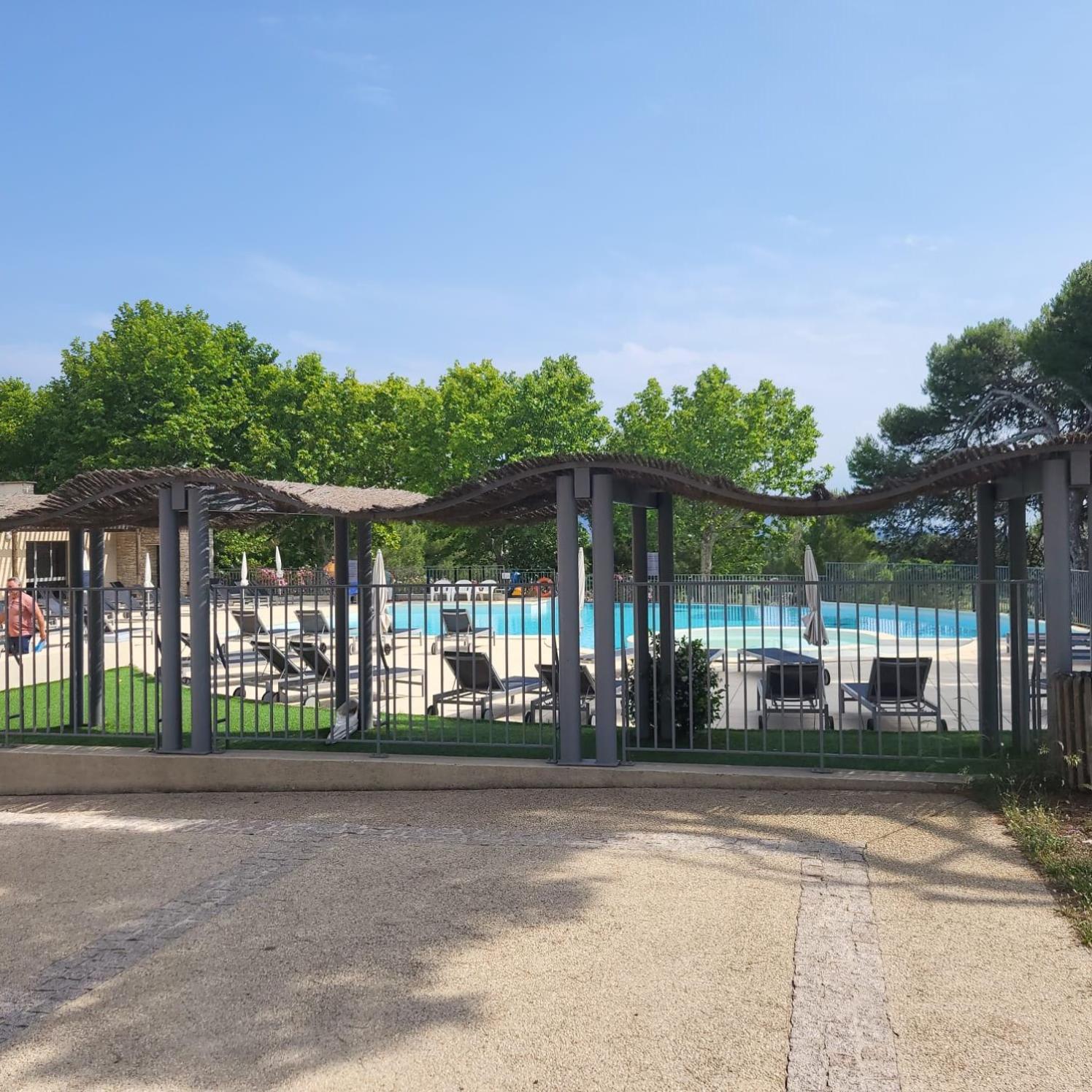 La Calade Apartment L'Isle-sur-la-Sorgue Bagian luar foto