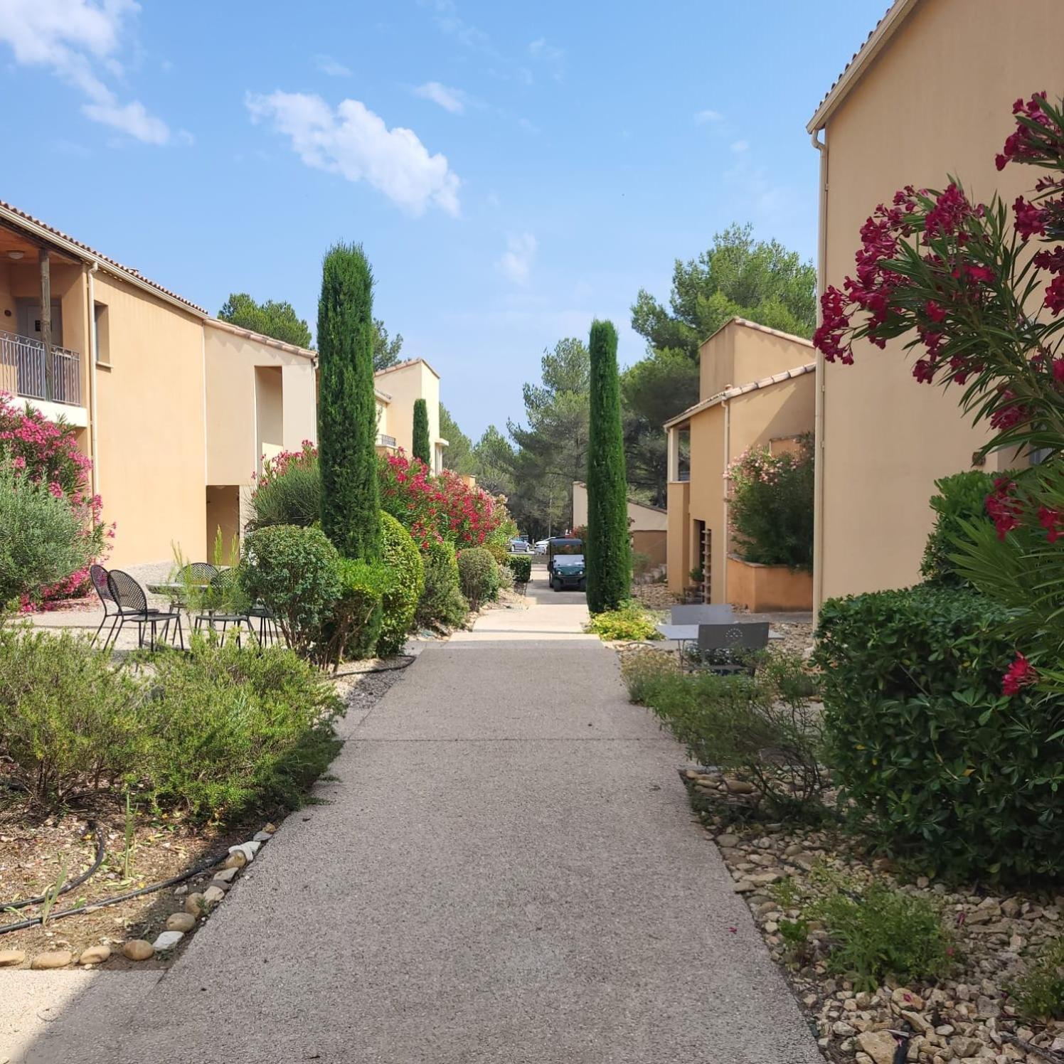 La Calade Apartment L'Isle-sur-la-Sorgue Bagian luar foto