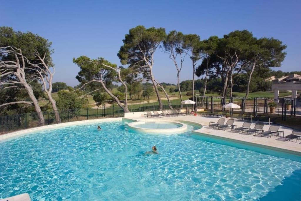 La Calade Apartment L'Isle-sur-la-Sorgue Bagian luar foto