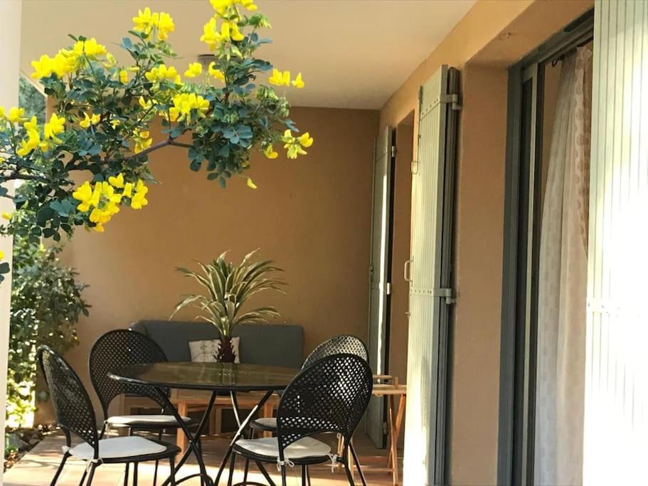 La Calade Apartment L'Isle-sur-la-Sorgue Bagian luar foto